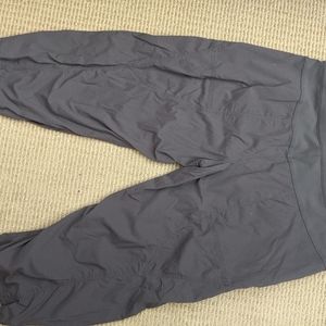 Lululemon grey studio crop 10